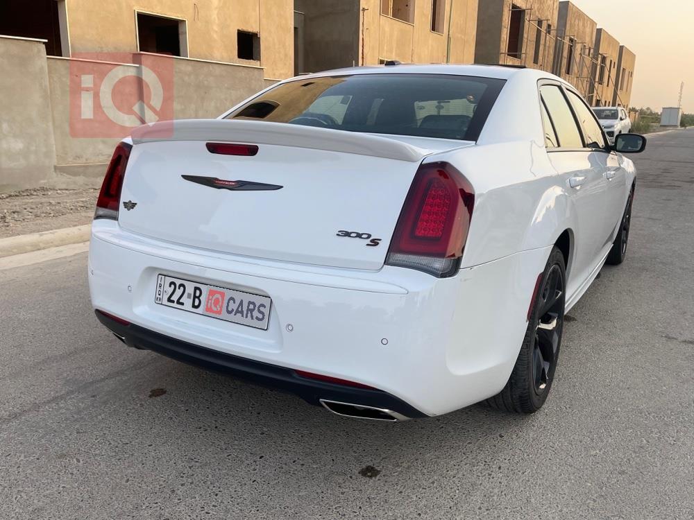 کرایسلەر 300